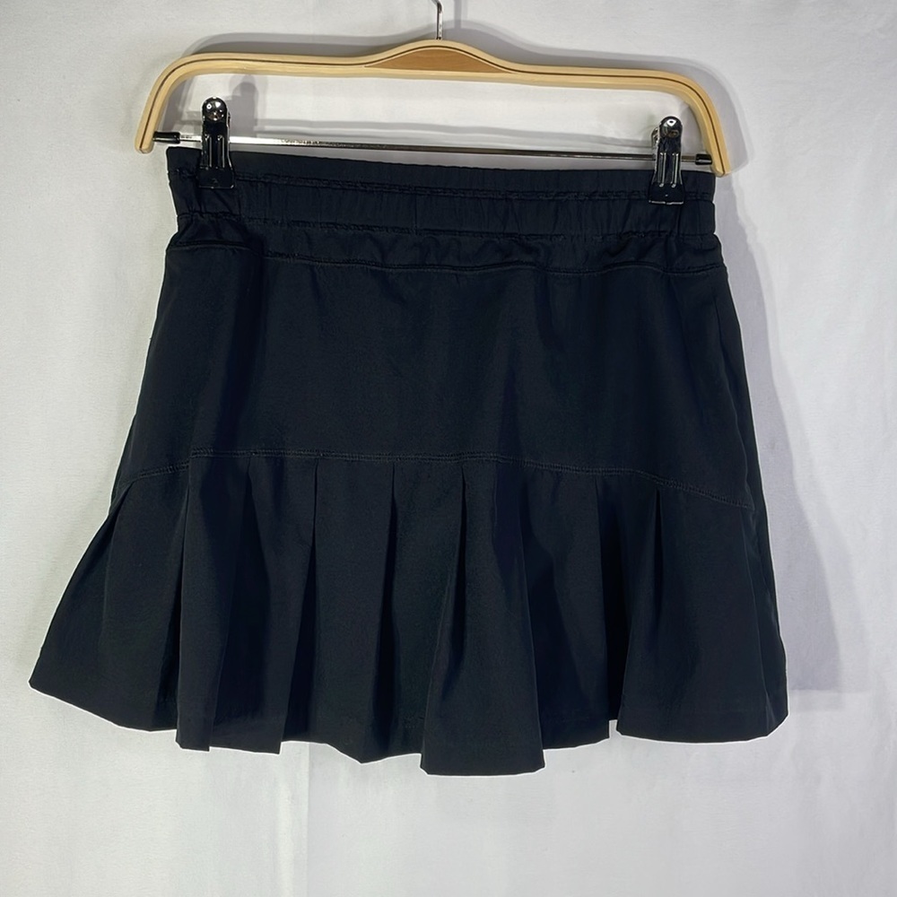 Fila ruffle back Pickleball tennis athletic skirt with shorts - Picture 3 of 3